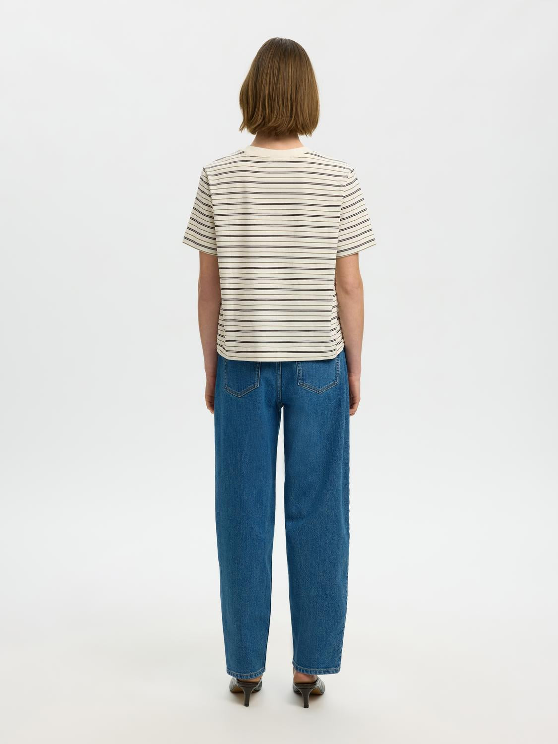 model_shot-back